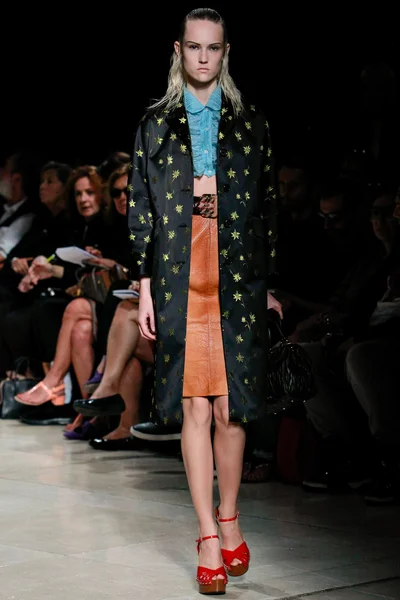 Look 28